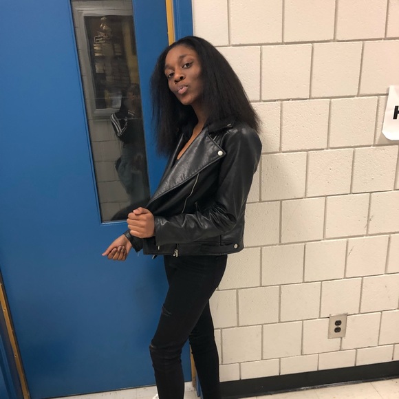 Meet your Posher, Makayla - Picture 1 of 1